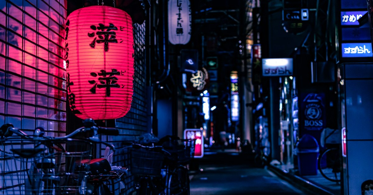 unsplash:1528360983277-13d401cdc186