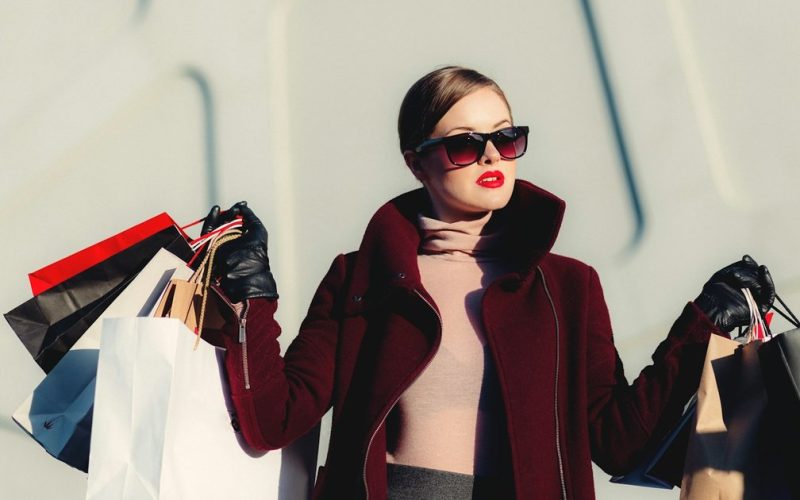 unsplash:1483985988355-763728e1935b
